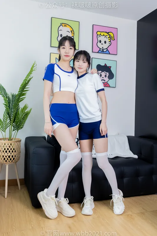 [BoBoSocks袜啵啵] NO.472 小甜豆甜甜圈-两双运动鞋、厚白丝大腿袜、裸足、两位模特丝袜和裸足踩奶油蛋糕剧情（花絮版） - BoBoSocks袜啵啵